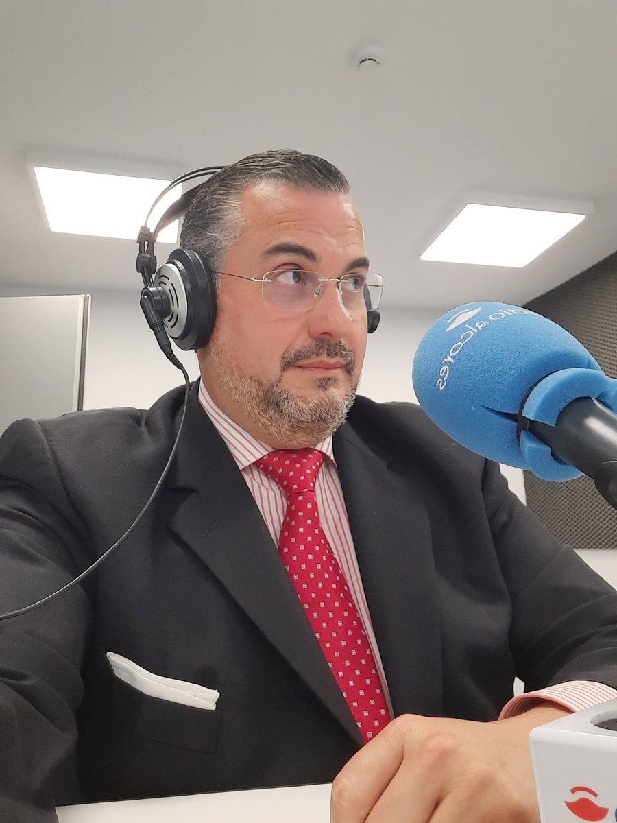 AbogadosAdriano's tweet photo. Hoy viernes, en el programa "Leyes y Derecho", nuestro compañero @JulioGEscobar hablará sobre las #Agresiones sexuales en el ámbito de la #ViolenciaMachista A las 11.30 h en https://t.co/kGV6omQ6Xb Con la Maestra de las ondas @manuelasopa https://t.co/0O16RkLvQq
