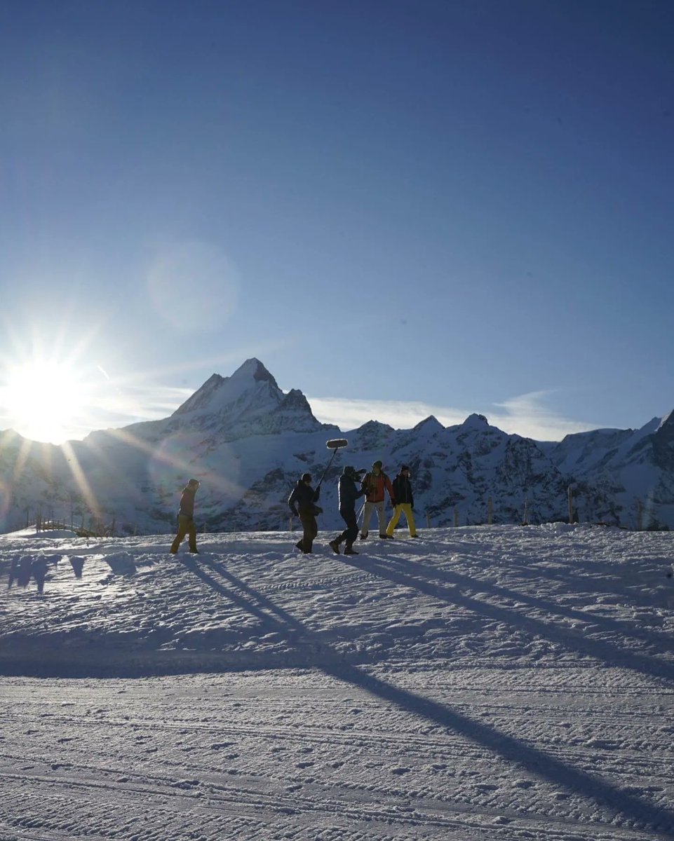 GrindelwaldCH's tweet photo. Die Jahreszeitenshow «SRF bi de Lüt – Live» ist zu Gast in Grindelwald🏔️ Bist Du dabei am Samstag, 28. Januar 2023? https://t.co/bbWCqONQu6

Heute Freitag, 27. Januar 23 findet um 19.00 Uhr eine Durchlaufprobe statt. Wir freuen uns auf Zuschauer  
@SRF @JungfrauRegion ❄️ https://t.co/rO311t3OVm