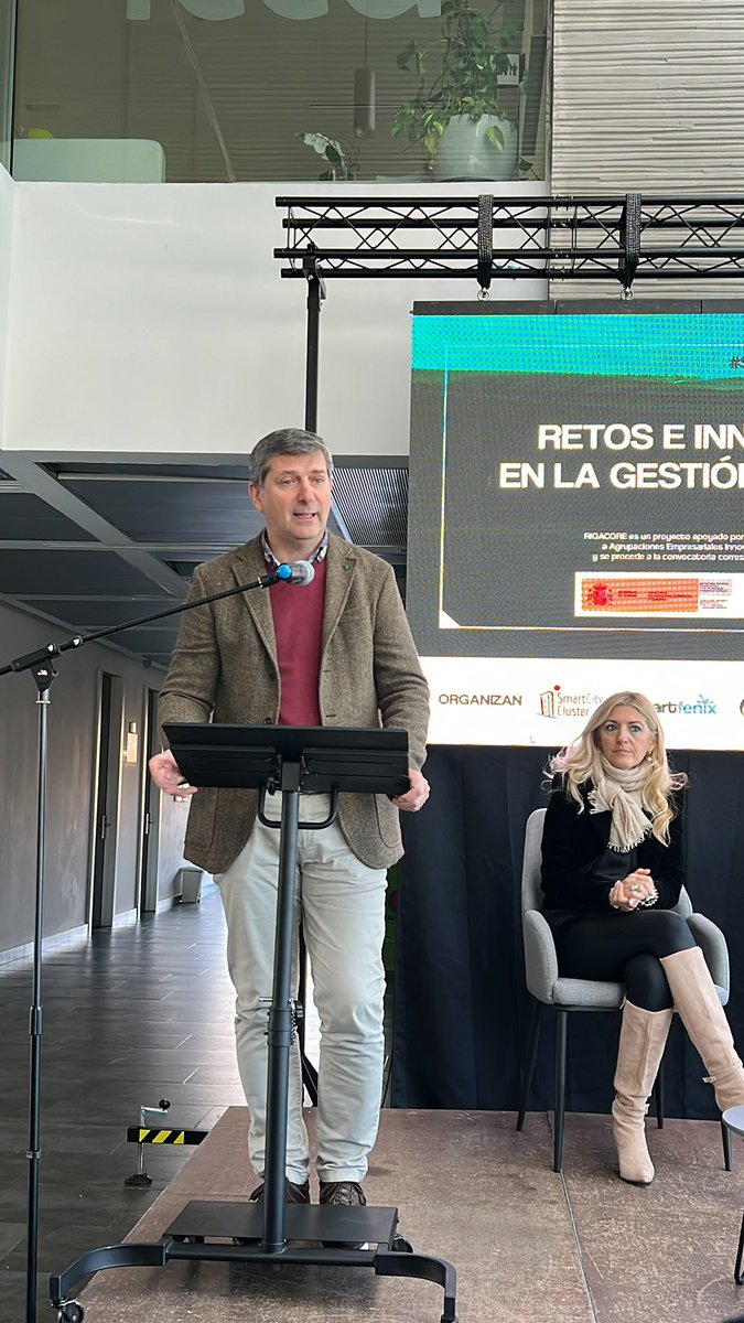 smartcityclust's tweet photo. Francisco Morales de @AgriculturAnd habla de la racionalización y el uso eficiente del #agua es esencial  para la sostenibilidad. Proyectos como #RIGACORE son una solución real para esa optimización @SmartFenix @Rabanales21 @ayuncordoba_es @mincoturgob #AEI https://t.co/gppSFhPwt9