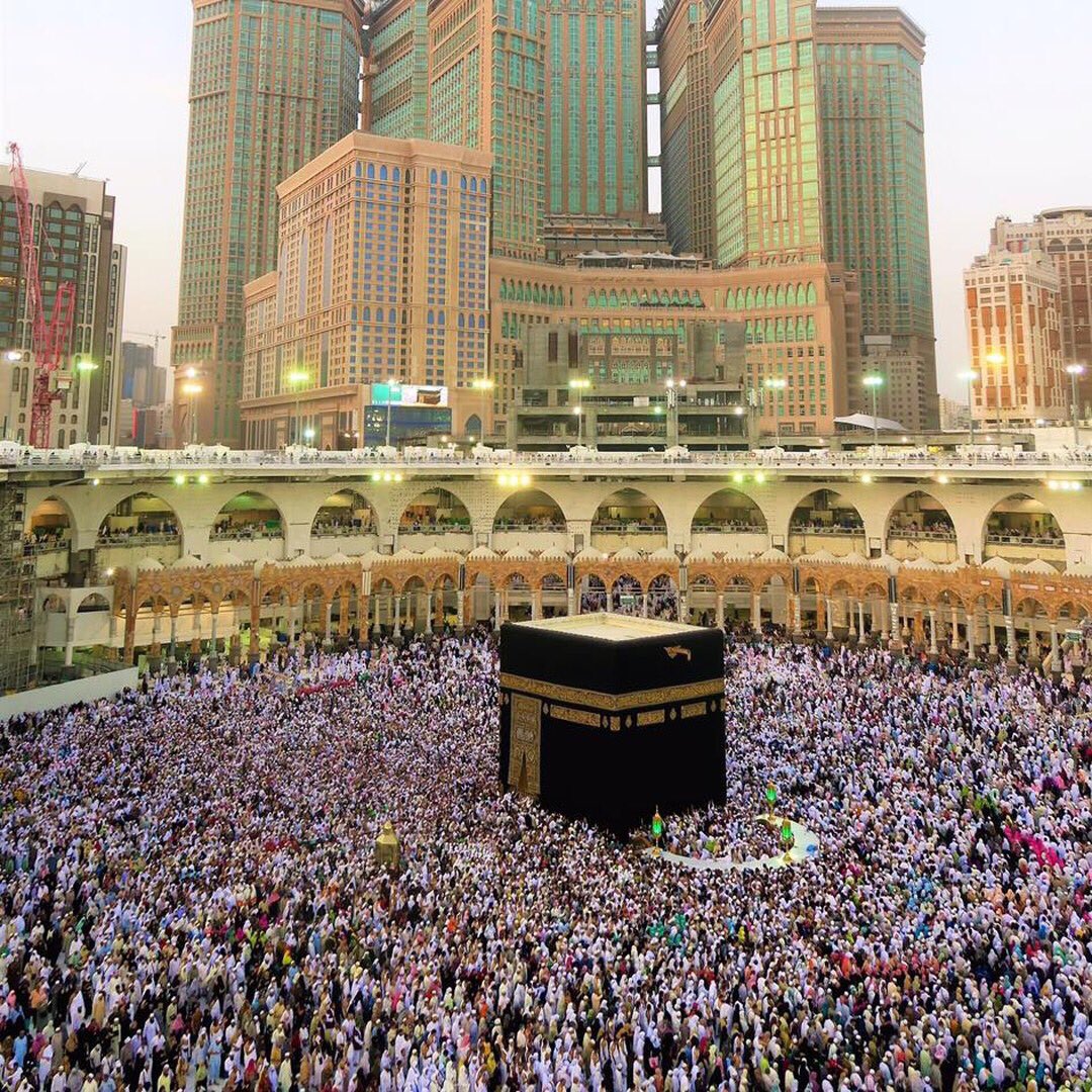 "صلوا على هـــادٍ أرانا هديه 
نهجاً من الدينِ الحنيفِ قـويما
صلوا على هذا النبـيِّ فإنه 
من لمْ يزلْ بالمؤمنيــنَ رحيما"
ﷺ
• Photo By : Ekrem Osmanoglu