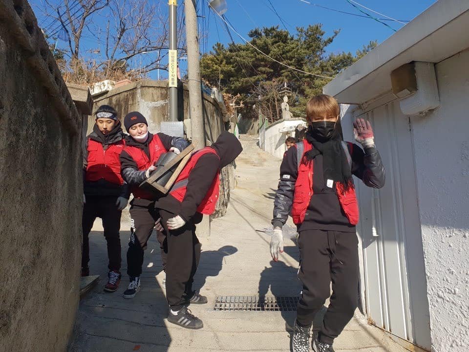davidlee291's tweet photo. 2019                                      2023

ยังขนได้ 4 ก้อนเหมือนเดิม 55555555 ตอน 2019 ไรเม่อเรียกให้ไปขนเพิ่มให้ครบ 6 ก้อนอะ 🤣 https://t.co/k6TazhOVAa