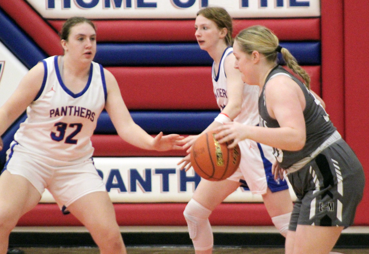 JournalHardin's tweet image. Elmwood-Murdock GBB def. Palmyra 60-23 tonight at Palmyra.
Elmwood-Murdock     4 10  6  3 - 23
Palmyra                         22 13 22 3 - 60