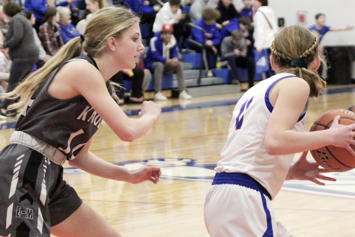 JournalHardin's tweet image. Elmwood-Murdock GBB ran away from Palmyra in the opening ten minutes. The Knights went ahead 8-0 in the first 1:54 and led 22-4 after the first quarter. E-M stretched the gap to 29-4 w/ three straight baskets to open the second quarter.