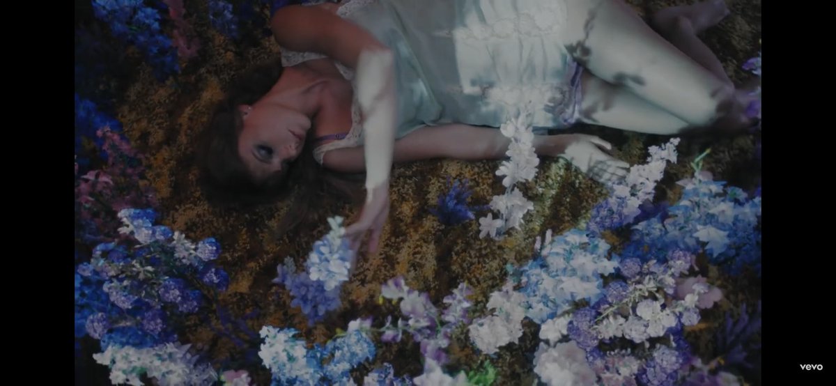 kali4niaklass's tweet photo. I just wanna stay in that Lavander Haze💜✨

SHE NEVER DISAPPOINTS 🔥 #TSmidnighTS #TaylorSwift #LavanderHazeMusicVideo #LavanderHaze https://t.co/vHstnMeClG