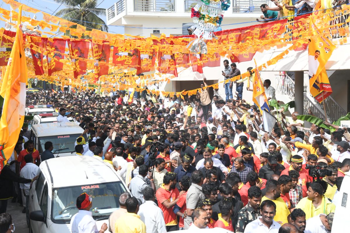 LokeshPadayatra's tweet photo. #LokeshYuvagalam https://t.co/e7r1HT15R0