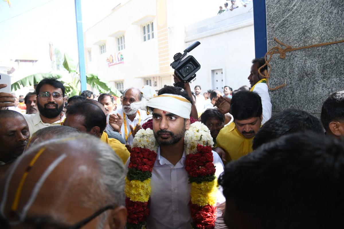 LokeshPadayatra's tweet photo. #LokeshYuvagalam https://t.co/TVCP60JBps