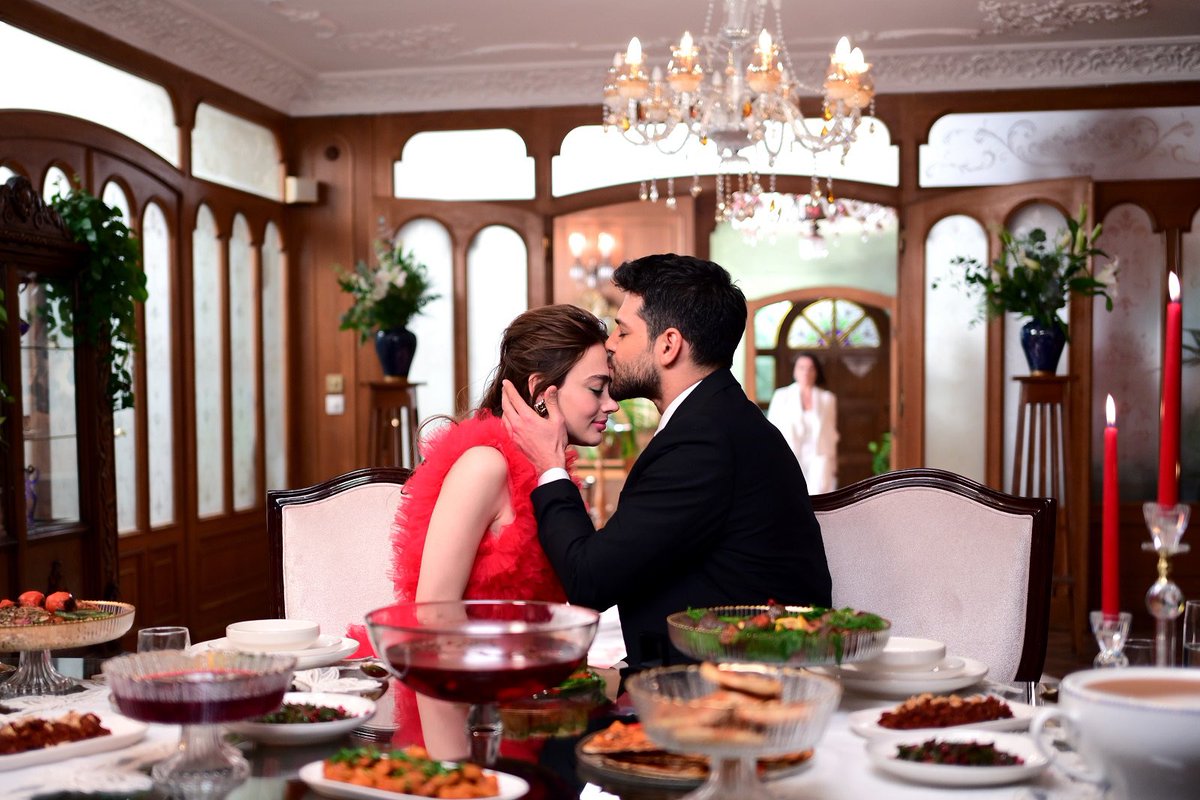 Kanal D’nin, yapımını Most Production, yapımcılığını Gül Oğuz’un üstlendiği yeni dizisi #VedaMektubu’nun ilk tanıtımı yayınlandı. Güçlü oyuncu kadrosu ve gerçek bir aşka dayanan hikayesi ile merak uyandıran dizi, yayınlanan tanıtımı ile büyük dikkat çekti.