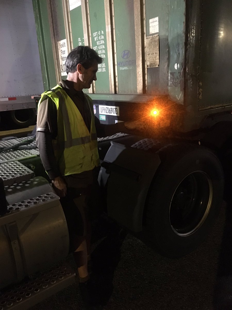 Anaheim feeder drivers pointing out what’s wrong with the container to make it safe for the road . Make it safe, make it right and make it home.@divine2wincom @UPSJPipkin
