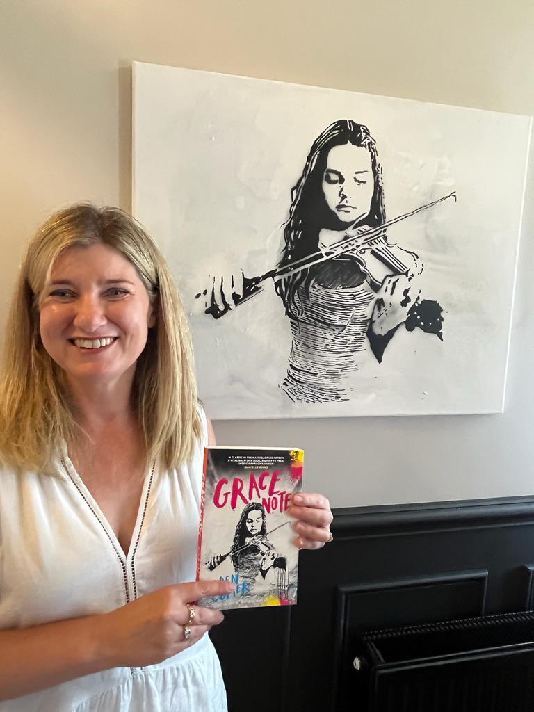 KComer_writer's tweet photo. Dear Hachette, what a gift! Original art from amazing street artist #Karen_Farmer who painted Grace for the cover of Grace Notes. Love it! So grateful for Hachette’s @HachetteKidsANZ collaboration, vision and the sheer loveliness of their people! https://t.co/6D4tIjexMF