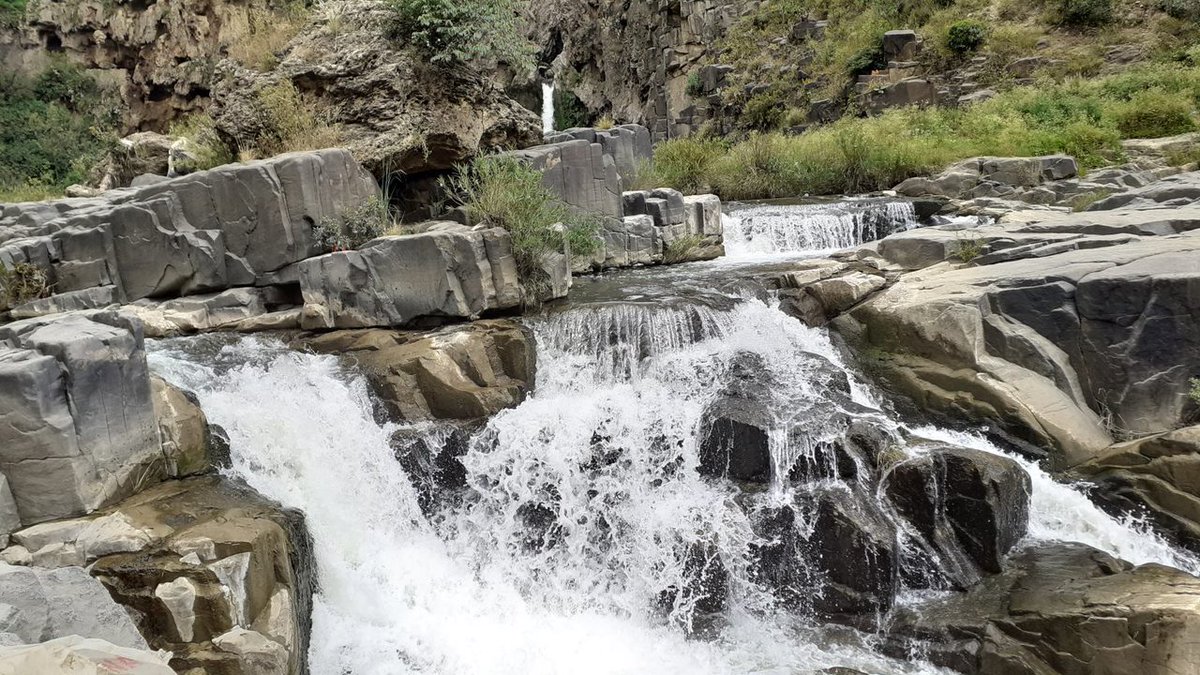 Hadgitourism's tweet photo. #Romant fall is a famous destiation for the young, especially students, in #Mekelle. The main source comes from around #Arato through #FelegDaero. The place is nice for day party, swimming & other activities. #Romanat is also rich in guava and other fruits. https://t.co/dd0wMyjhCL