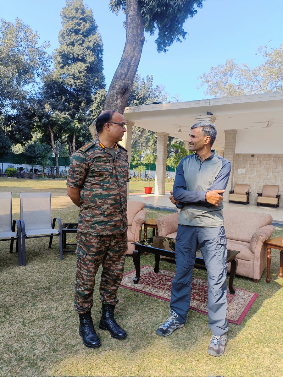 143Heacker's tweet photo. 27 Jan के दिन दिल्ली दर्शन इंडिया गेट पर सिख रेजिमेंट के करनल कुमार रणविजय सर हमारी बाइक रैली की टीम से मिलकर रेली के बारे में बातचीत की।
@ArvindKapoorTYG @NarendraChaarag
@SinghVmsingh16 @GovernorofGuj @HQ_DG_NCC @NCC_Dte_Gujarat @adgpi @PMOIndia @CMOGuj https://t.co/9VNSbdQtKX