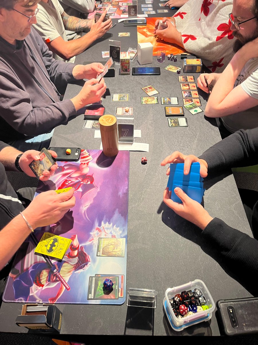 bea_dnd's tweet photo. And we’re underway! We’re speeding for the horizon! Cards are flying, and the squirrels are swarming…
#mtg #magicthegathering #modernhorizons2 #tcg #beadndgames #squirrel https://t.co/CzNbszKKAv