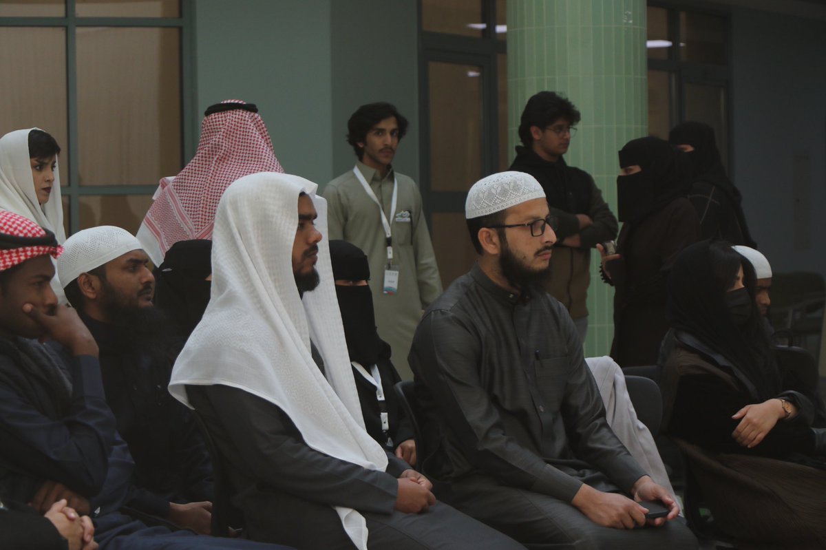 salam_ut's tweet photo. جانب من جلسات التواصل الحضاري ضمن معرض #مبادرة_سلام 🤩👏🏻
بالتعاون مع كرسي الأمير فهد بن سلطان لدراسة قضايا الشباب وتنميتهم و مركز الملك عبدالعزيز للحوار الوطني

#تبوك_التسامح
#سفراء_الوسطية https://t.co/DFwYTDWWfr