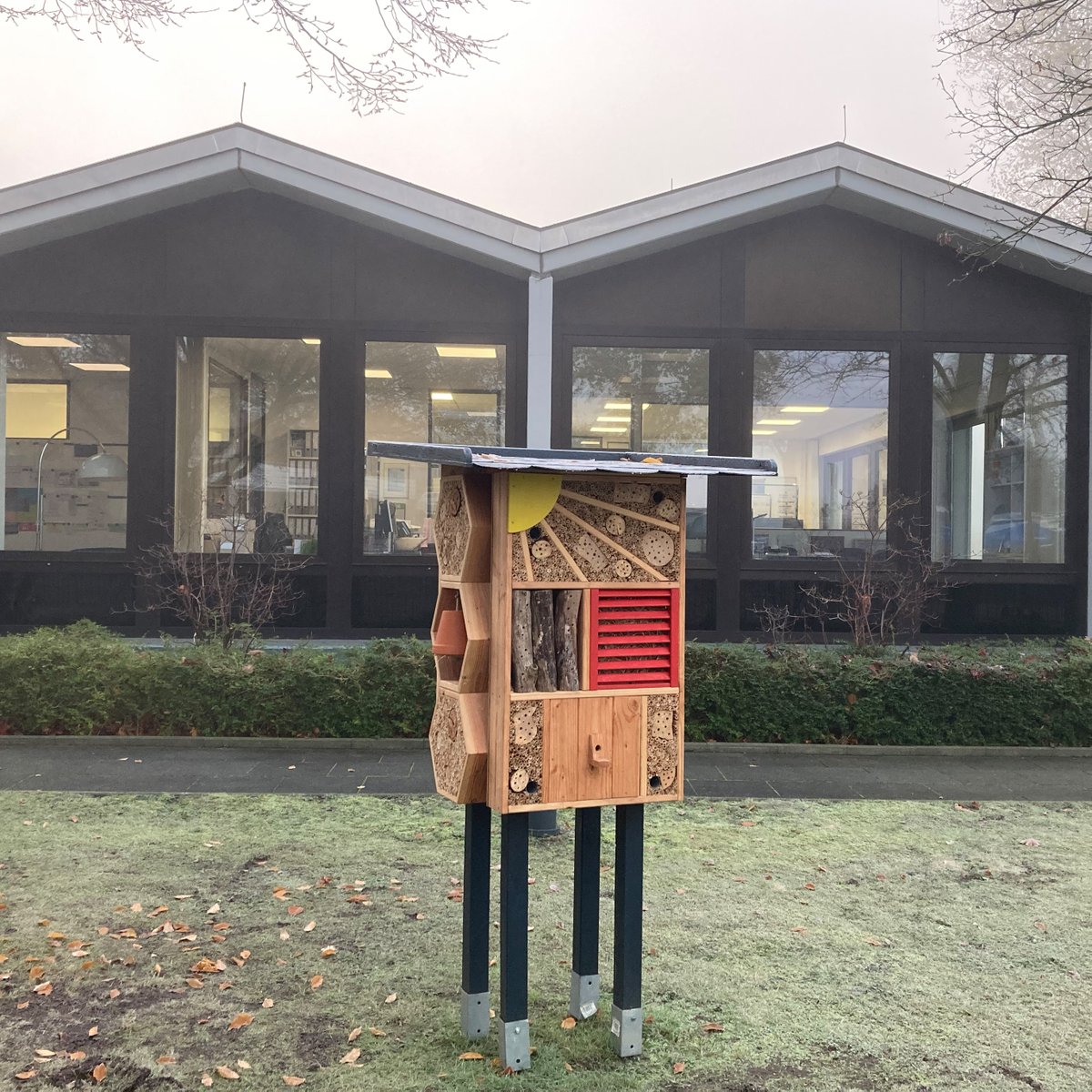 GleisteinRopes's tweet photo. In summer, our apprentices built an insect hotel together. Gleistein has thus created an additional place of biodiversity on its own company premises. Another piece of the puzzle for our sustainable development.
#Gleistein
#Sustainability
#Responsibility
#Azubis https://t.co/EmY8Sny7ML