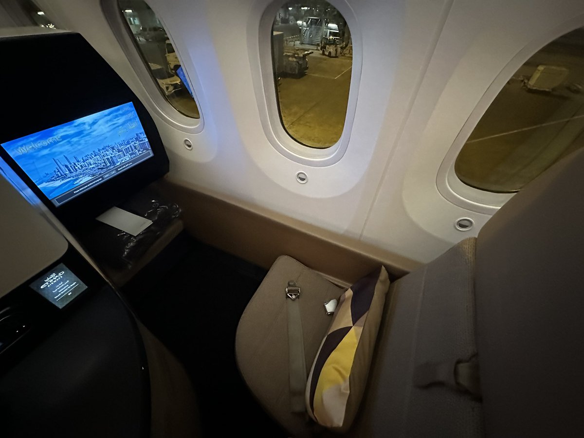 Un très bon vol <a href="/etihad/">Etihad Airways</a> avec une merveilleuse Yelena avec qui j’ai eu la chance de faire l’aller-retour #AUH #BKK #businessClass <a href="/flight_report/">Flight-Report</a> @LuxuryAVgeek <a href="/zeTravelersClub/">The Travelers Club</a>