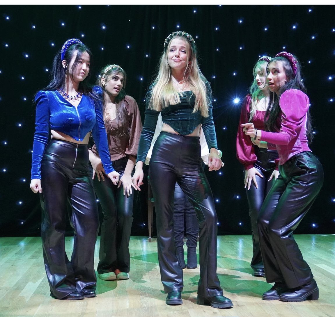 SuttonHighDH's tweet photo. Wow, just wow. I was utterly blown away by ‘Six’ last night and so excited to see it again tonight! My face hurts today from smiling and whooping so much! A slick, professional production - simply awesome. @SuttonHighMusic @SuttonHighDrama #divorcedbeheadeddied #standingovation https://t.co/7bLpcCVitL