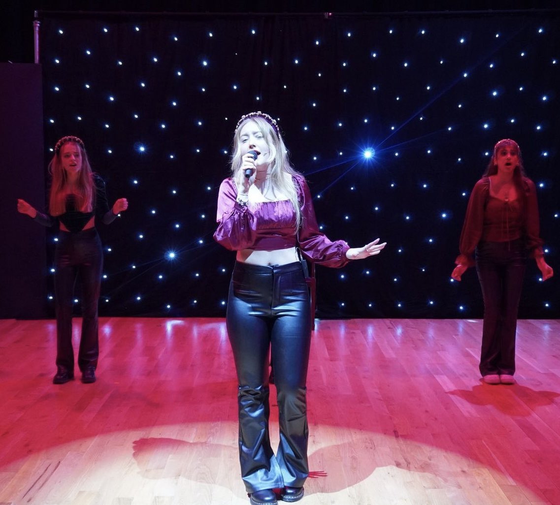 SuttonHighDH's tweet photo. Wow, just wow. I was utterly blown away by ‘Six’ last night and so excited to see it again tonight! My face hurts today from smiling and whooping so much! A slick, professional production - simply awesome. @SuttonHighMusic @SuttonHighDrama #divorcedbeheadeddied #standingovation https://t.co/7bLpcCVitL