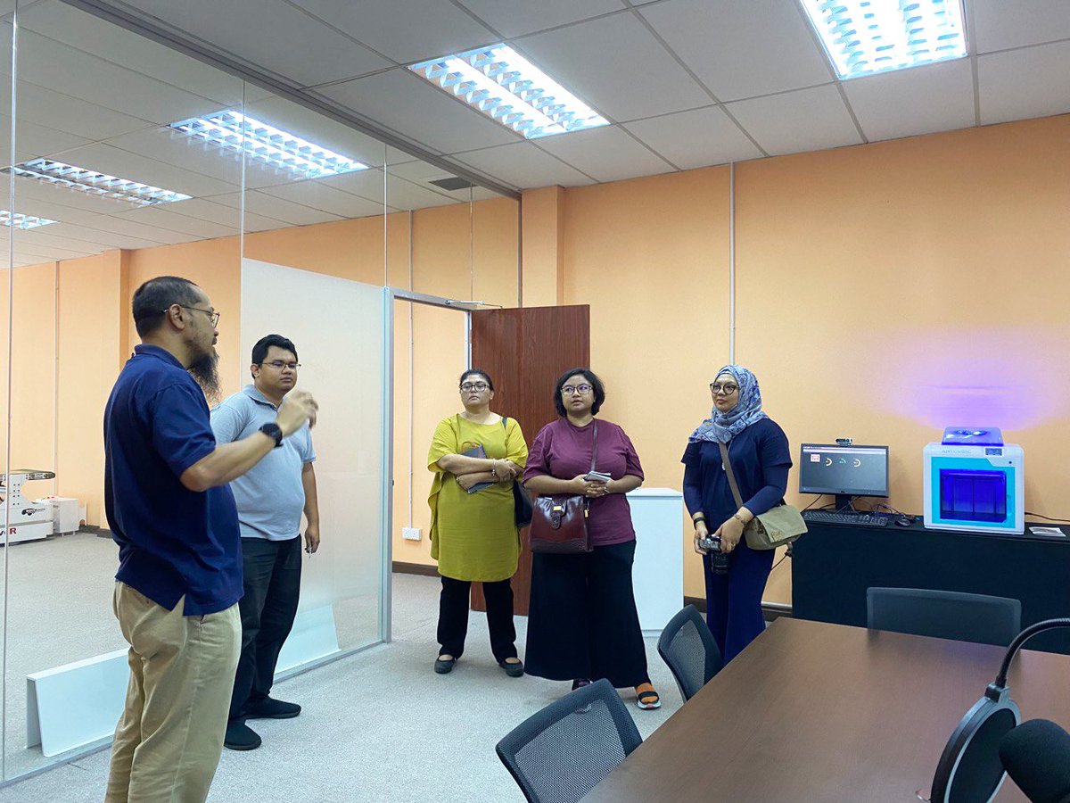 tr_trobot's tweet image. 26 January 2023- We are pleased to receive a visit from Jagat Media PLT to our Co9P Robotic Centre.

The objectives of the visit were to gain more information about T-Robot for Co9P marketing purposes.

@mtdcmalaysia 

#trobot #co9p #mtdc