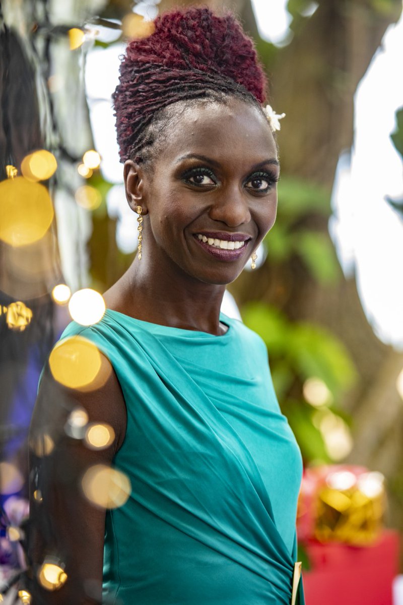 Don't miss Velile Tshabalala in tonight's #DeathInParadise BBC1 9pm bbc.co.uk/programmes/m00…