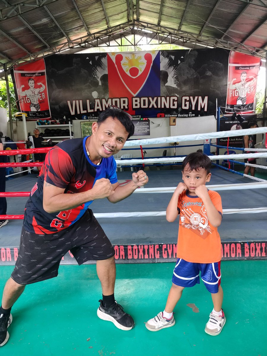 coachala's tweet photo. Photo with 5 years Old Leechan Obeñita at Villamor Boxing Gym #BoxingClinic #FreeOfCharge https://t.co/t3CTrNYW0h