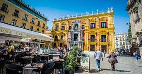 _ElObservador_'s tweet photo. Insostenible y para ricos. En Málaga, la ciudad ‘acogedora’, alquilar una sola habitación tiene ya un precio medio mensual de 457 euros, según datos de Spotahome, la plataforma de alquileres de media y larga duración
https://t.co/ZNGpG6J5Zj https://t.co/BzMkJHXnaw
