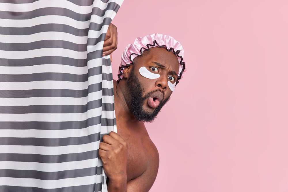 CapricornFM's tweet photo. #IveNever | Have you ever walked in on someone naked? Who was it, and what did you do?
Send your messages to @Aggrey92 on the #CapricronParty via WhatsApp to 079 899 6226. https://t.co/pWfJEi9fff