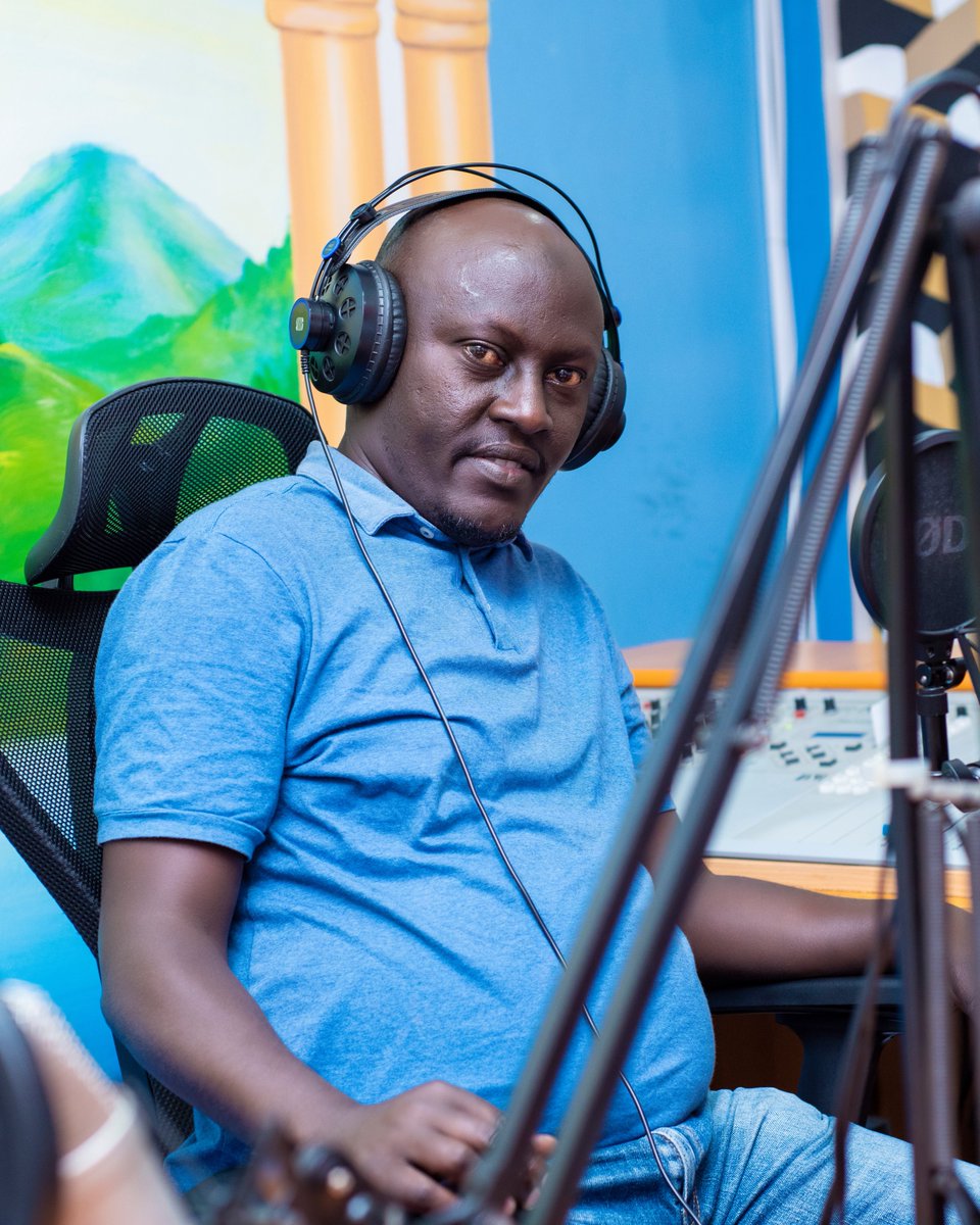 isangostar's tweet photo. Felix Romario Gakuba yinjiye mu kiganiro #isangomorningsports kuri 91.5FM | 105.5FM aho agiye guca mu makuru azindutse avugwa muri Sports https://t.co/aCAIibYfoG