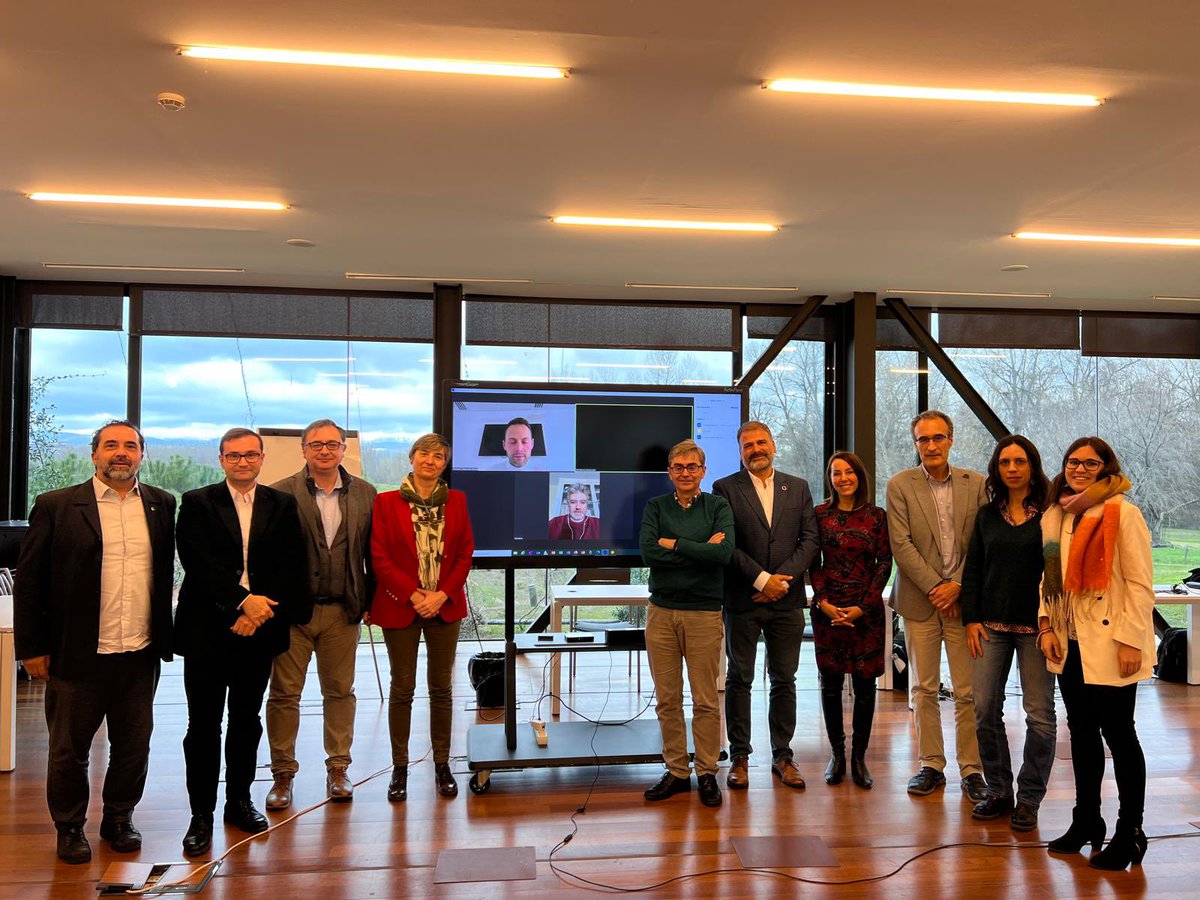 pablogarguez's tweet image. Ayer reunión de coordinación presencial en #Logroño del proyecto #RETECH @SEDIAgob de #GemelosDigitales en #Logroño entre 5 #CCAA @gob_na @lariojaorg @Xunta @gobjccm y @Junta_Ex #EmprendimientoDigital #fondosMRR 
#IncubadoraTecnológica3D #RV #RA #Metaverso #data @DihExtremadura