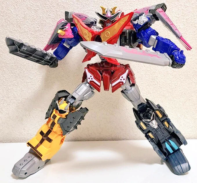 DXドンロボタロウ可動増強版を組み込んだDXドンオニタイジン、下半身のポージングが大幅につけやすくなって、これは良いですね〜 