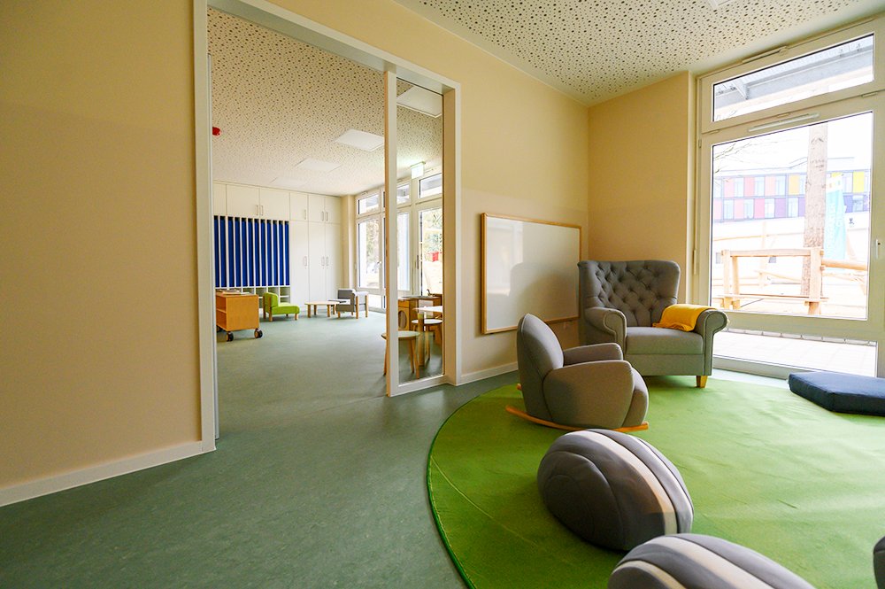 Am 25.1. konnten wir unsere frisch sanierte und auf 158 Plätze erweitere #Kita Havelberger Straße eröffnen. Wir wünschen Kindern und Team viel Spaß beim Erobern ihrer neuen, wunderbaren Räume! <a href="/BA_Mitte_Berlin/">Bezirksamt Mitte</a>, @Rathaus_Keller, <a href="/SenBJF/">Senatsverwaltung für Bildung, Jugend und Familie</a>, 🖱️bit.ly/3JfhWUF