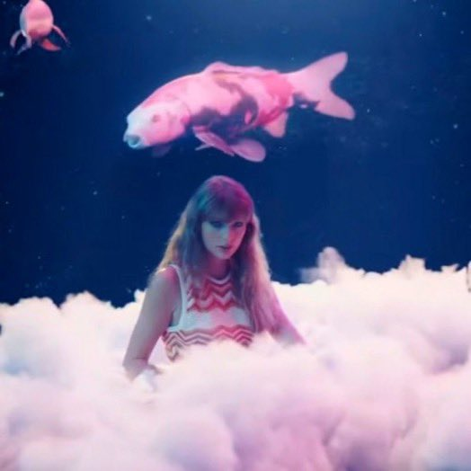 sam_dorothea13's tweet photo. This scene is similar to the one in the 1989 section of the lover house.
 "My life is like a fish bowl, and if I were to fall in love, somebody's choosing to be in that fish bowl with me, to live in that world just with me" 
credit: @TheSwiftSociety https://t.co/3ey8h6mUSt