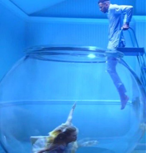 sam_dorothea13's tweet photo. This scene is similar to the one in the 1989 section of the lover house.
 "My life is like a fish bowl, and if I were to fall in love, somebody's choosing to be in that fish bowl with me, to live in that world just with me" 
credit: @TheSwiftSociety https://t.co/3ey8h6mUSt