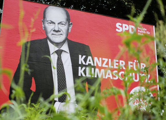 +++ Vermisst +++

Der „Klimakanzler“ wird seit der Bundestagswahl gesucht. Im September 2021 sah man ihn noch auf diversen Plakaten. Seit dem hat man ihn nicht leider mehr gesehen. Um Hinweise wird gebeten.