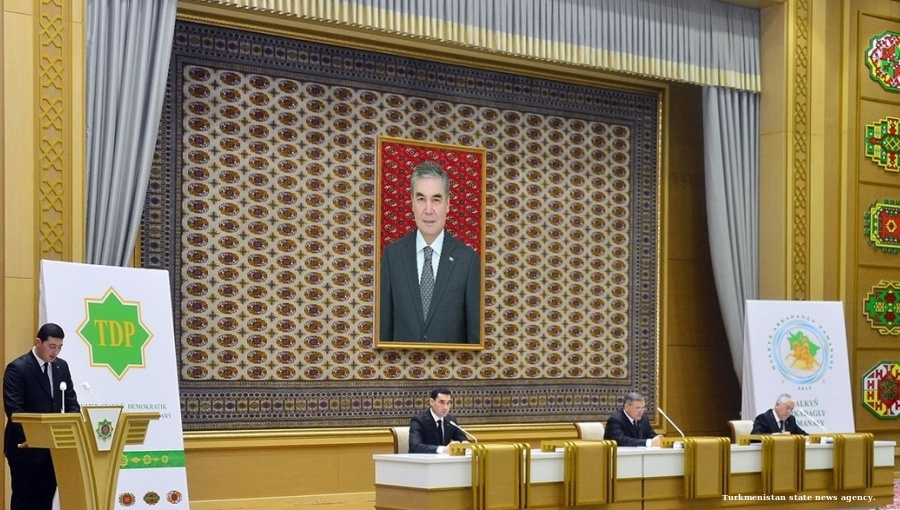 bneintellinews's tweet photo. PANNIER: A very #Turkmen coup. Gurbanguly #Berdimuhamedov returns as head of state albeit w/ a different title. The word is, son and president #Serdar has proved a bad negotiator #Turkmenistan #Ashgabat #Regime #Politics #Gas #ONGT https://t.co/bWcl699h8a https://t.co/M8iyXeIOtY