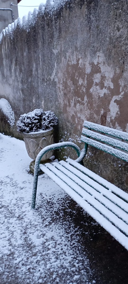 ElTiempoNavarra's tweet photo. Despiertan en #Meano #TierraEstella #Navarra 890 m con 2/3 cm de #Nieve nueva https://t.co/lqlKqLoaHC
