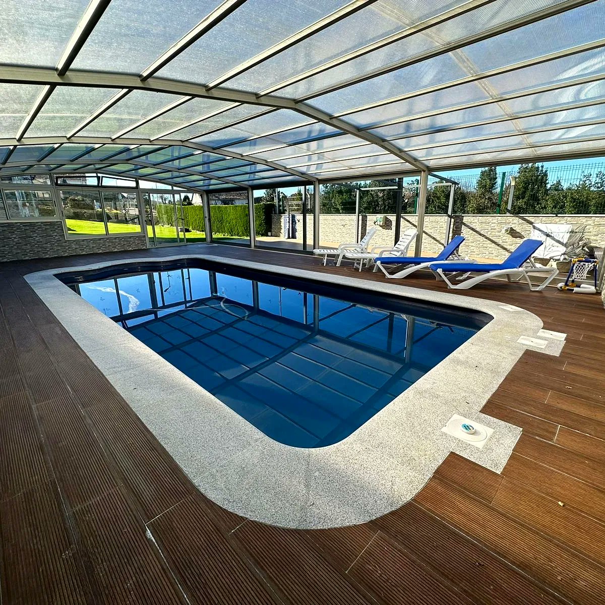 PiscinasMiguez's tweet photo. ¿Conoces el Modelo AROUSA?
▫ Con un tamaño de 8,96m x 3,90m x 1,25/1,80 metros de profundidad.
▫ Agua con sistema de climatización de bomba de calor con tecnología Inverter
▫ Cubierta Alta Fija fabricada "a medida" en grandes paños de vidrio laminado de seguridad. https://t.co/MdPpgs9B1B