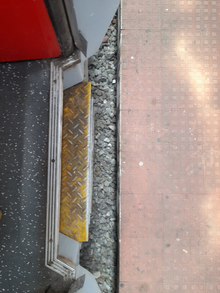 TopazFlow's tweet photo. Train hai, submarine nahi hai... when are we getting steps that extend out ??? 🙄🙄
#TrainChronicles https://t.co/ZFv35z26oW