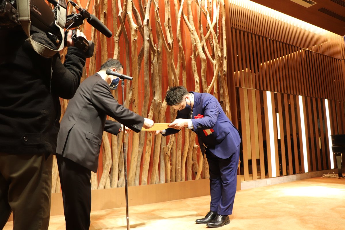 AVAD_SION's tweet photo. 飯泉嘉門 #知事 より、素晴らしい機会に表彰をいただき有難うございました。#SPACEBLOCK(スペースブロック)の表彰により皆様から有識者ですね!と祝電をいただいたのですが・・・弊社、また私としましては寧ろスタートと思っており、より一層一丸となって邁進したいと思っております!
#プログラミング https://t.co/RIO1aCVj9E