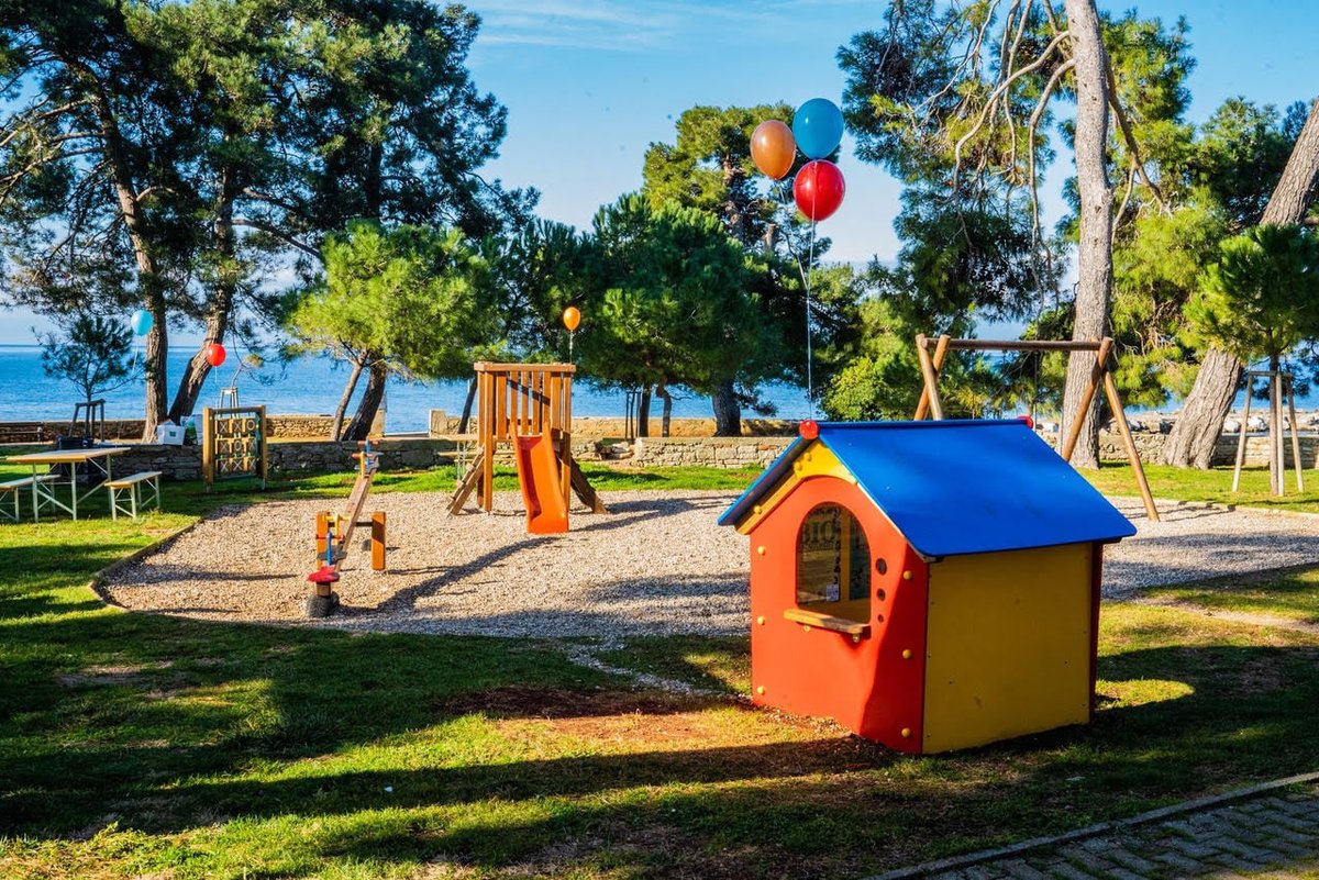 #ADRIONFridayBreak
💡DYK that 25% of parents prefer beach destinations for their family trips?

#ADRION area could be an ideal option 🌊

Our Project #WONDER aims to increase the attractiveness of ADRION destinations focused on a child-friendly approach 👉 bit.ly/3klq63o