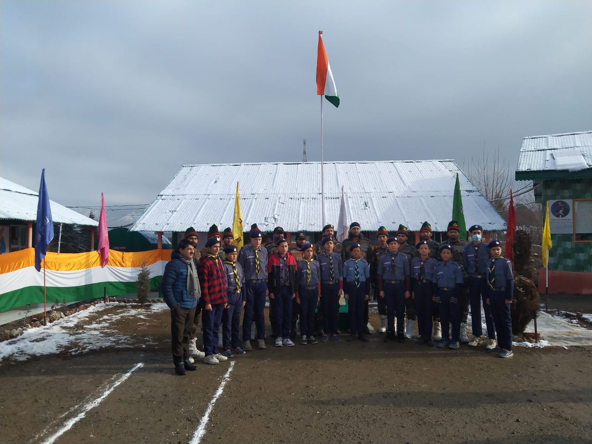 HukusBukus_786's tweet photo. In celebration of the #74thRepublicDay, the #IndianArmy Organized National Flag unfurled at Trehgam, #Kupwara...!!!🇮🇳🇮🇳🇮🇳

#INDvNZonFanCode #PathaanCollection #Kranti 
#WhatTheFizz  #TalkatoraStadium #AdaniGroup  #GodKabir_NirvanaDiwas #ParikshaPeCharcha2023 
#YuvaGalamPadayatra https://t.co/Y5EAxVpx6H