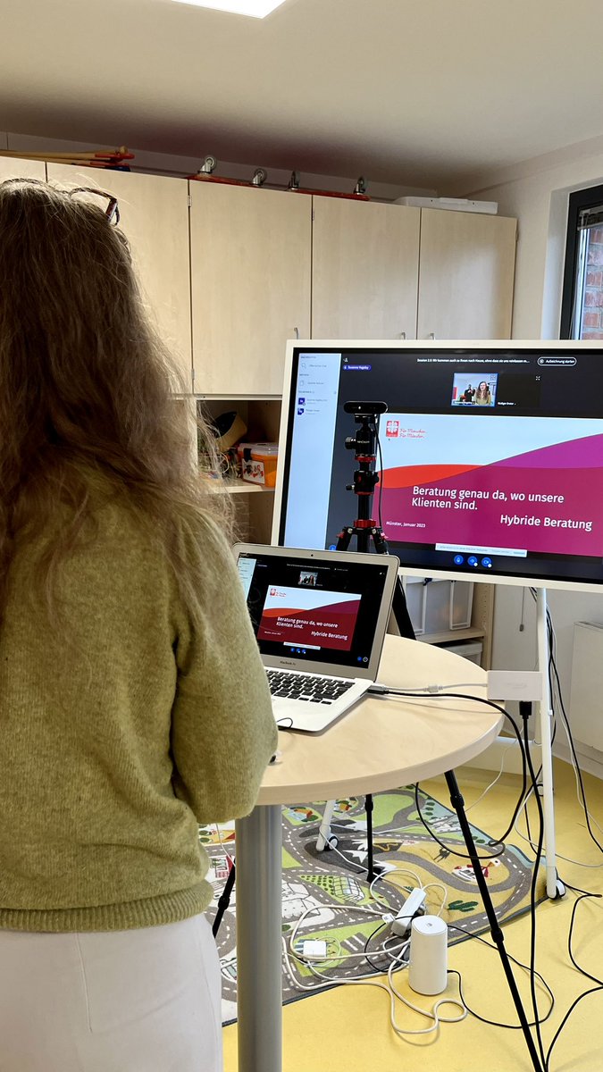 Gestern durfte ich <a href="/sonnav3/">sonna_v</a> bei ihrer Session „Beratung da, wo unsere Klienten sind“ auf dem Jubiläums-Kongress der @Caritas_web unterstützen. Trotz technischer Probleme hat es Spaß gemacht. #DasMachenWirGemeinsam #HimmelUndErde