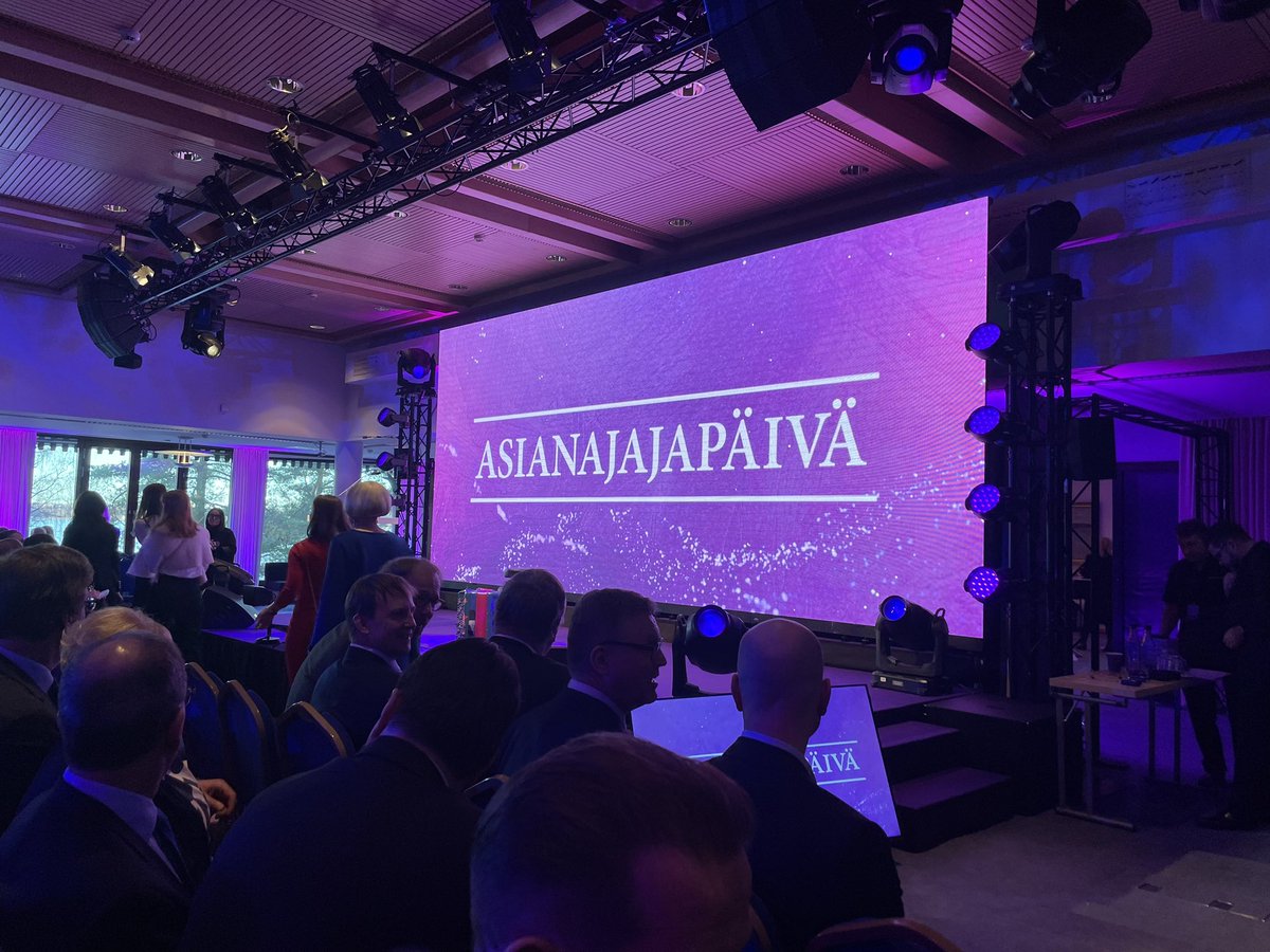 Olemme tänään mukana #Asianajajapäivä’ssä. Päivän teemana ajankohtainen Oikeusvaltio talous- ja turvallisuuspolitiikan tienristeyksessä. 

Tervetuloa myös käymään #Juristiliitto-ständillä!