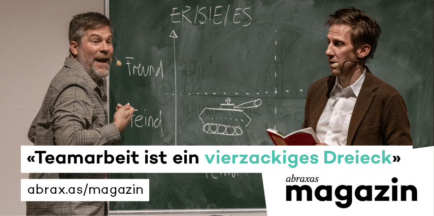 abraxas_ch's tweet photo. Die Bestseller-Autoren Roman Tschäppeler (@halloguzo) und @mikaelkrogerus wissen, weshalb das Geheimnis guter Zusammenarbeit ein Dreieck mit vier Zacken ist. An der #AbraxasChefsache weihten sie unser Publikum ein. Erfahren auch Sie es hier im Video: https://t.co/6Dwe8LhmHb https://t.co/glzuJK3O1D