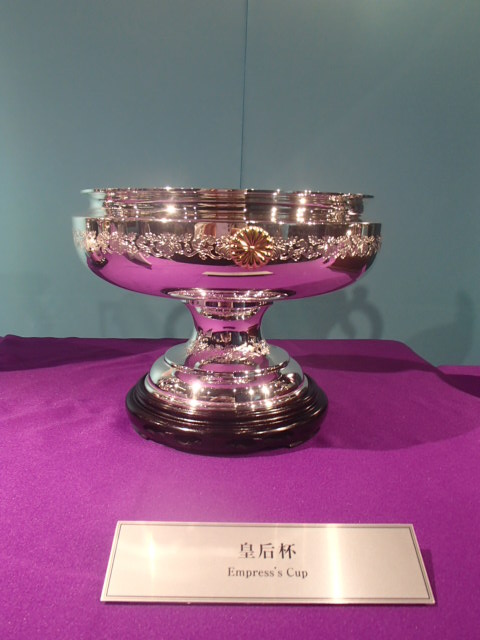 第59回 天皇杯全日本サッカー選手権大会 優勝カップ 第59回 天皇杯全日本サッカー選手権大会 優勝カップ