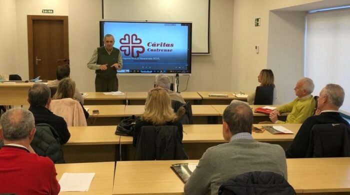 CCastrense's tweet photo. El 25 de enero se ha desarrollado la reunión anual de coordinadores del programa de atención a #mayores de #CáritasCastrense con la participación de los Servicios Centrales y 12 #CáritasParroquiales #Castrenses.
#CercaDeTi #ElGraneroDeJosé
👇👇👇
https://t.co/L5KBXM3GvI https://t.co/YxnlJjIXYi