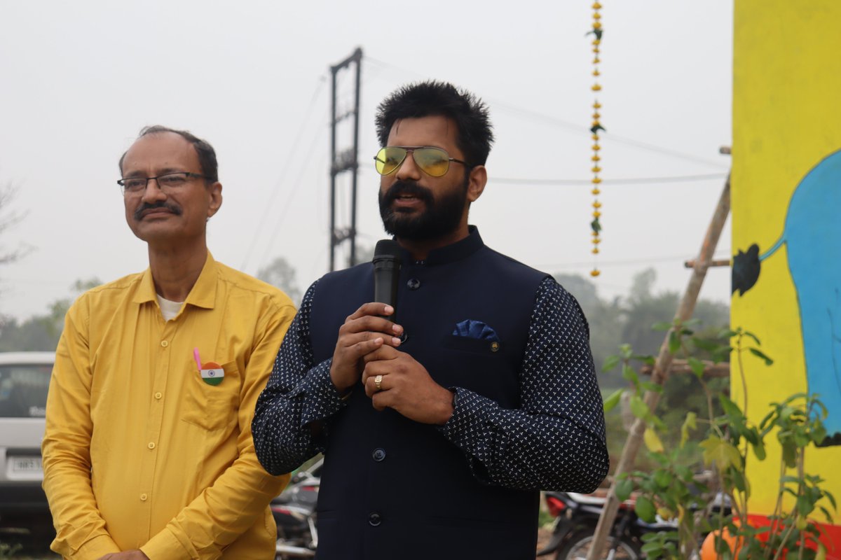 Extrachildhood's tweet photo. #RepublicDay2023 We have adopted PDMS School at Village Barkheda Bondar near Bhopal and gifted them our Media Platform. A Platform for them to showcase their talent to the world through TV, Radio, Newspaper &amp; Magazine. @CollectorBhopal @jdjsbhopal @JansamparkMP @narendramodi https://t.co/3dZdpoLeQT