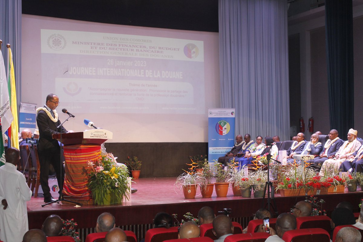 DouanesC's tweet photo. La Douane comorienne a célébré ce jeudi 26 janvier 2023, la journée internationale de la Douane en présence du Chef de l'Etat S.E.M AZALI ASSOUMANI et l'ensemble des membres de son gouvernement au Palais du Peuple de Moroni. https://t.co/sz3jv7XyjM