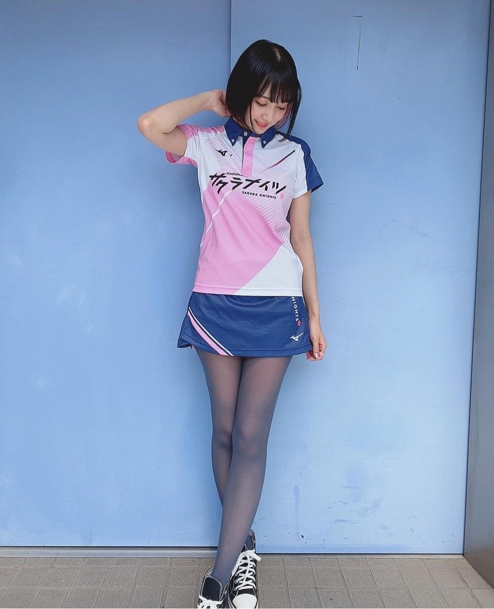 bcam2525's tweet photo. 超美脚ですね。美しいの一言です。
#パンスト
#パンスト好き
#美脚 https://t.co/Nq5EoXYM2D