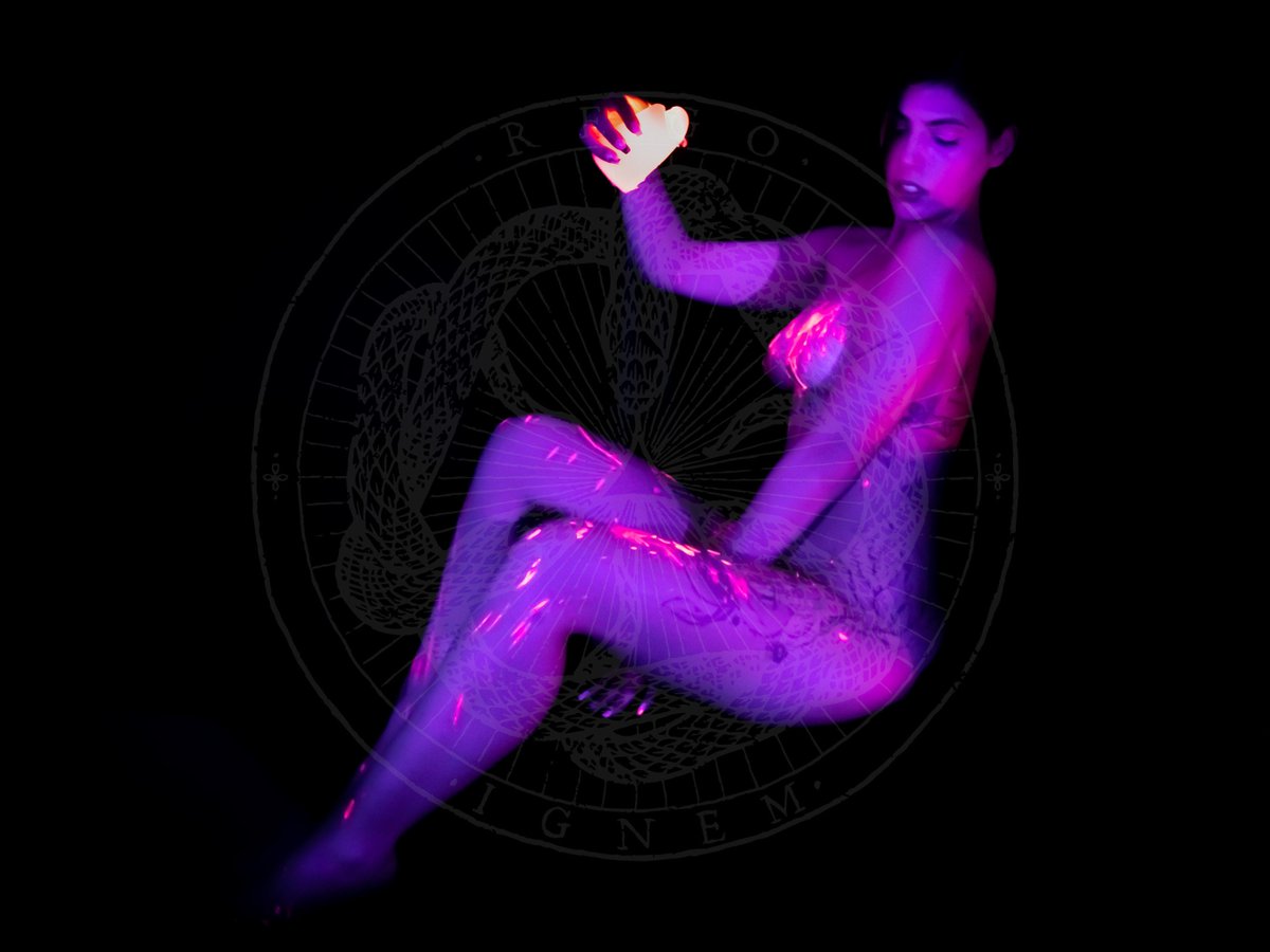 RegoIgnem's tweet photo. Nueva vela neón con forma de corazón, el regalo perfecto para "San Calentín" ;-) https://t.co/a7amrqQax9 #bdsm #waxplay #neon #corazon #sanvalentin #regoignem https://t.co/tTQXzJxZcB