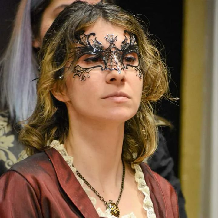 raisah's tweet photo. "Regresaré de mi propia muerte para vengar la de ella con todo el poder de las tinieblas."
Drácula. Bram Stoker.
https://t.co/AB83FmS2CF
#Dracula #BramStoker #vanpiroesiten #vampiro #mask #larp #larpspain #larpgirl #polison #bustle #victoriancostume #victorian #victoriangirl https://t.co/eMe14oxykJ